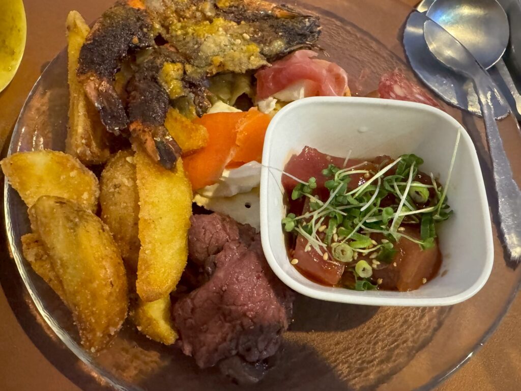 ハワイ料理の前菜プレート