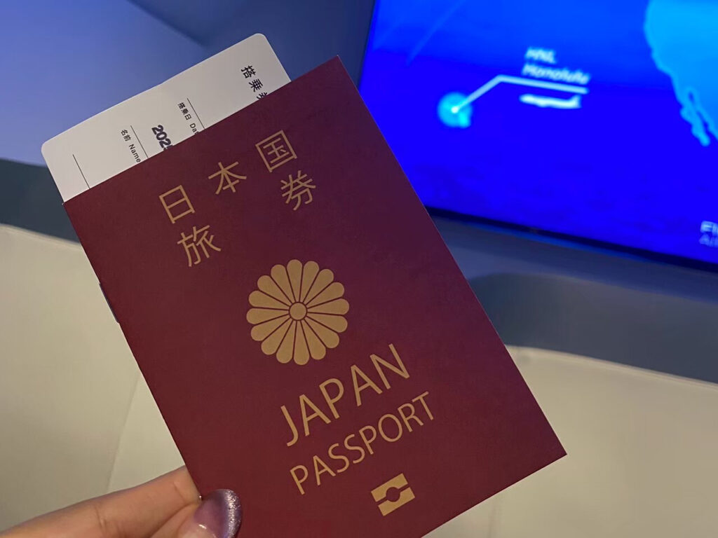 搭乗手続きが完了する時に提示するパスポート
