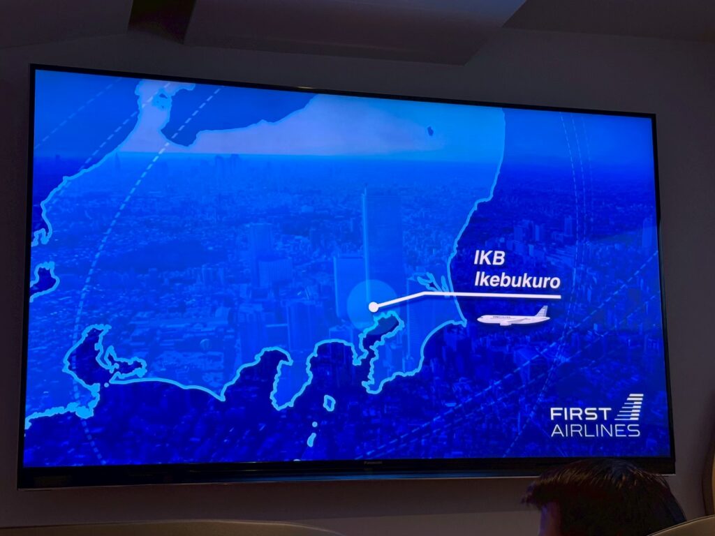FIRST AIRLINESの空港案内モニター