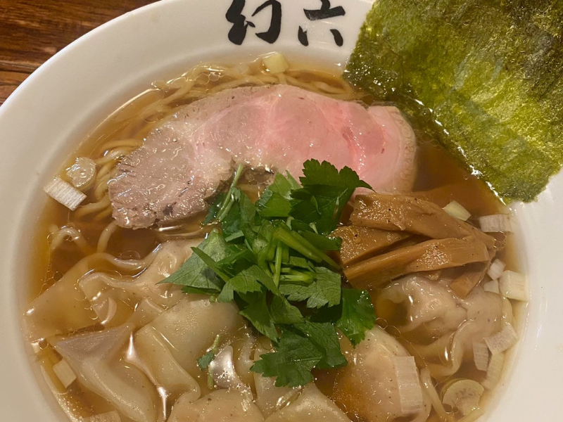 幻六のワンタンラーメンの写真