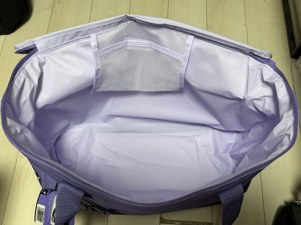 保冷バッグの内部。保冷剤と一緒に使うことで効果があります。
