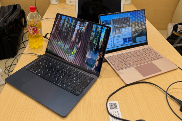 2人なのに、なぜかPCが3台。